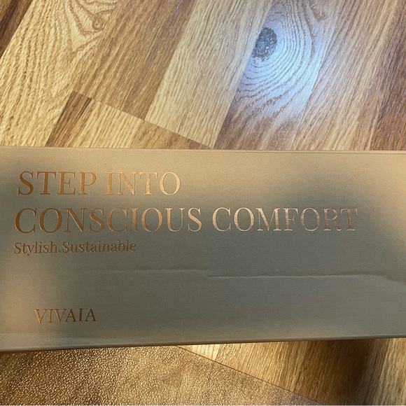 36.5 medium NWT VIVAIA travel shoes - Picture 3 of 4